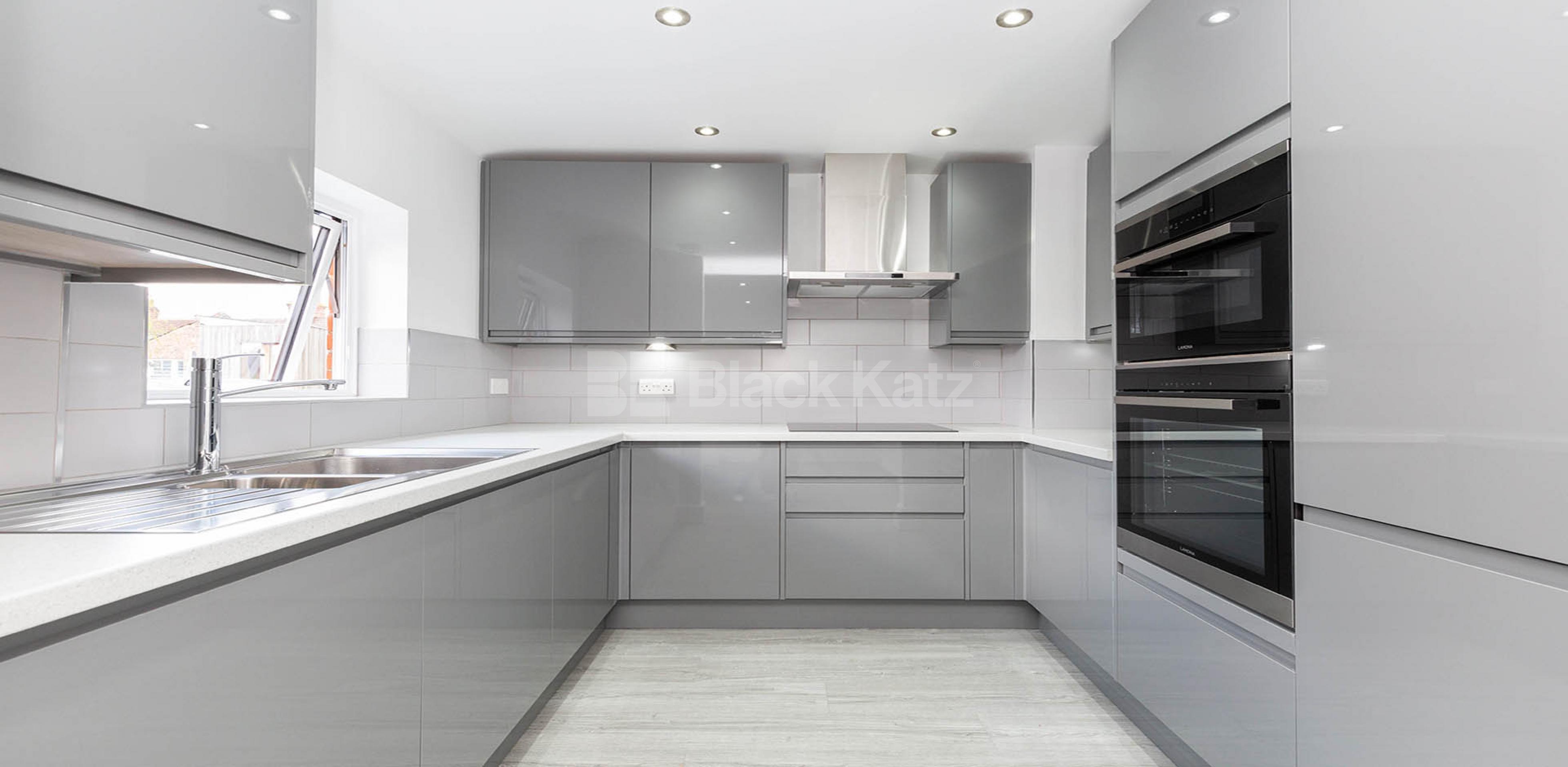 			NEWLY RENOVATED 2 BED, 2 Bedroom, 1 bath, 1 reception Apartment			 Beechwood Road, CROUCH END N8 N8